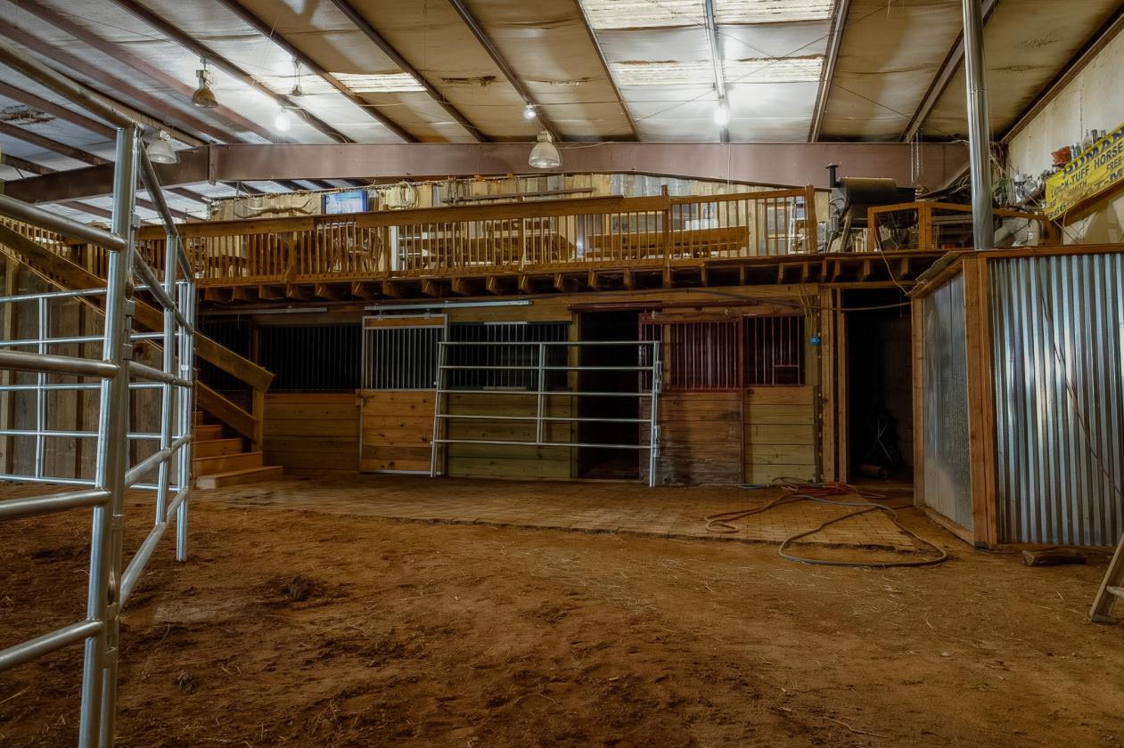 Heated Indoor 67 Acre Horse Training Facility - photo 12