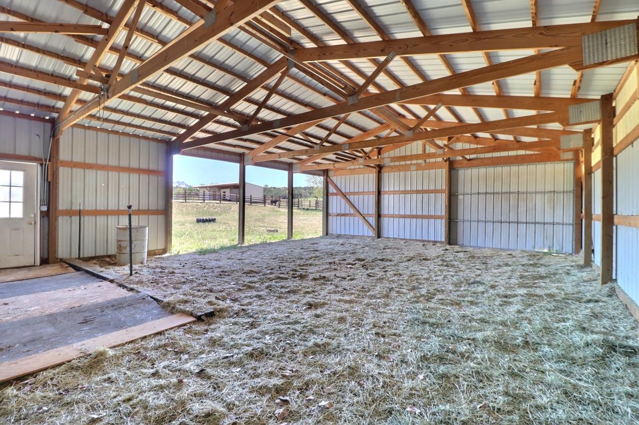 Beautiful Horse Property on 5.37 Acres - photo 27