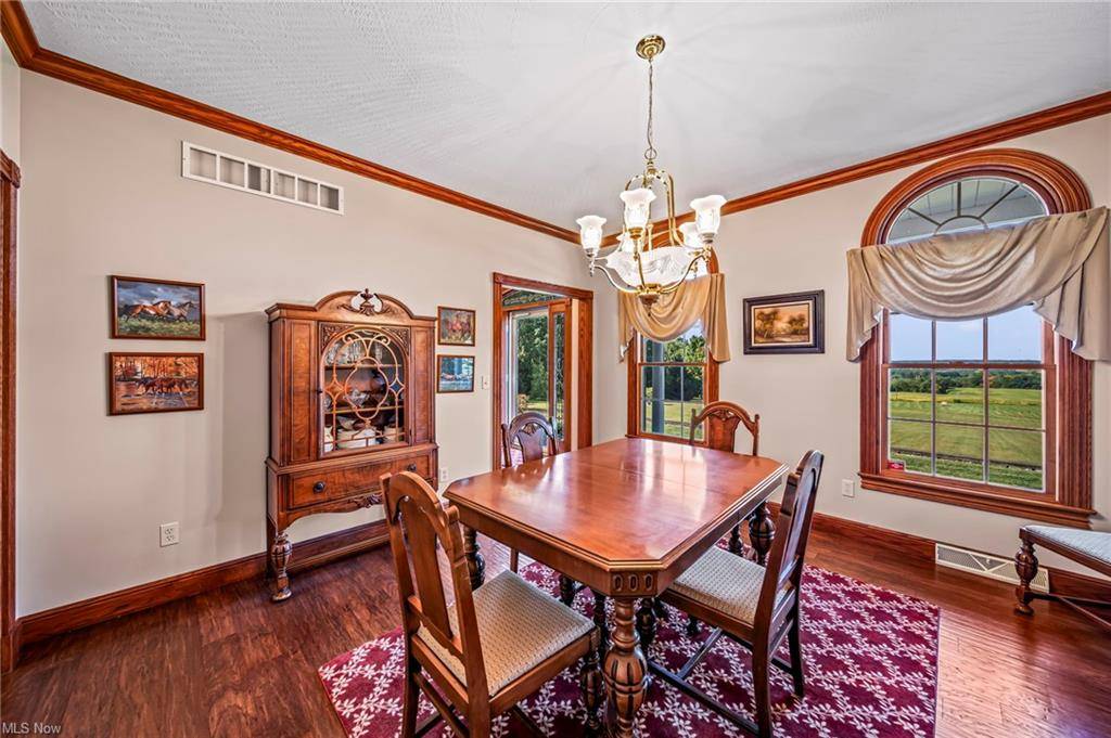 EQUESTRIAN COUNTRY ESTATE WITH CUSTOM HOME & BARN ON BEAUTIFUL PARK-LIKE SETTING - photo 18