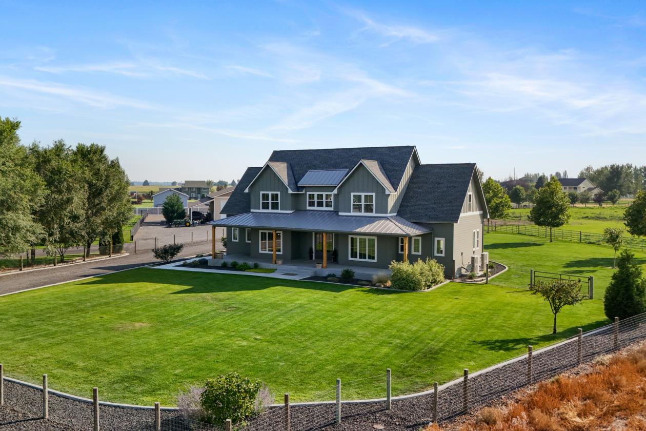 Custom Home on 3.49 Acres With Shop - photo 13