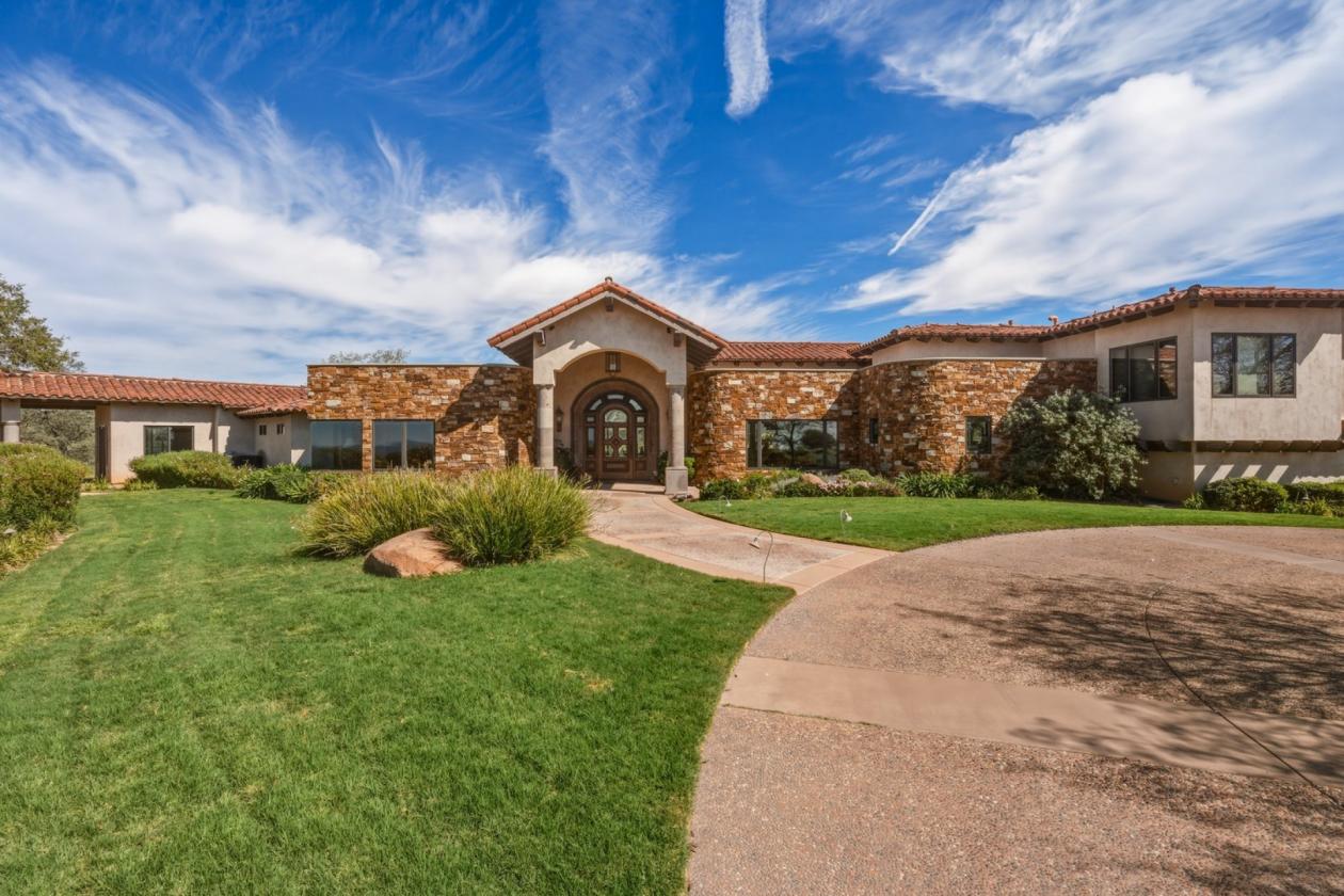Luxury Equestrian Estate, Resort home, 352 Acres - photo 7