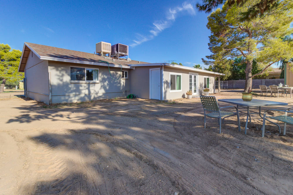 1 Acre Horse Property with 2,114 sq. ft. Remodeled Home... Surprise