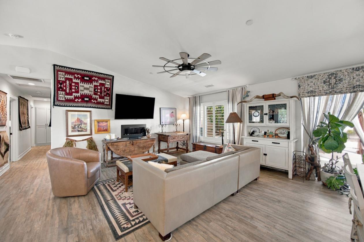 Modern Equestrian Living on 2.18 Acres - photo 7