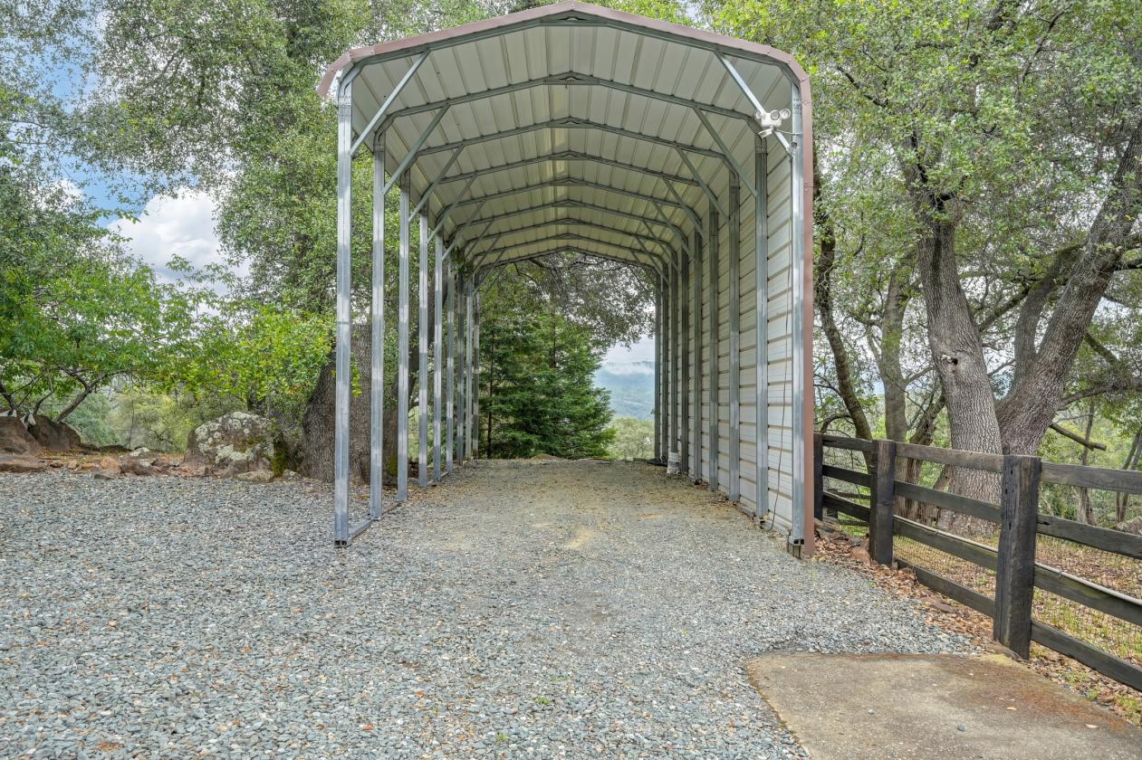 NEW PRICE! 3 bed, 2 bath, covered arena, 22 stalls - photo 26