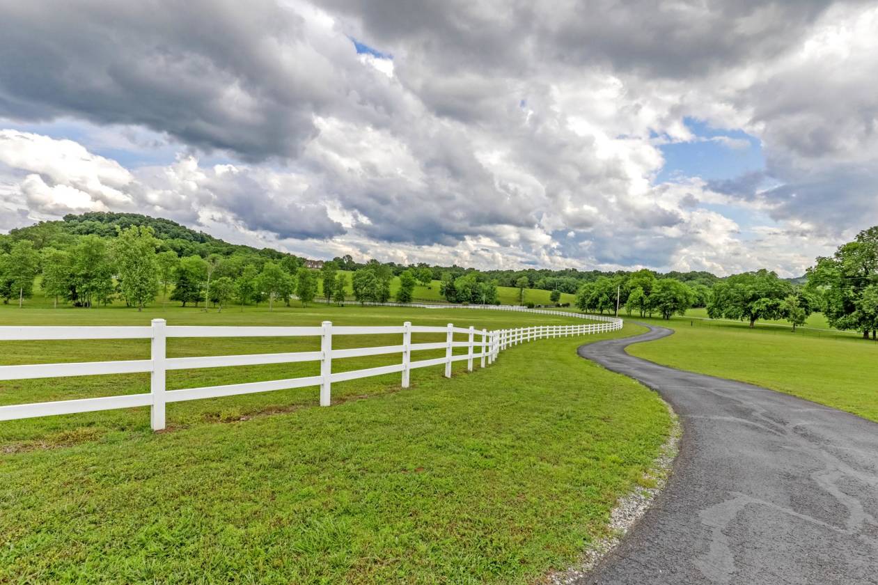 Beautiful Rolling 24 Acre Farm Wartrace, Bedford County, Tennessee