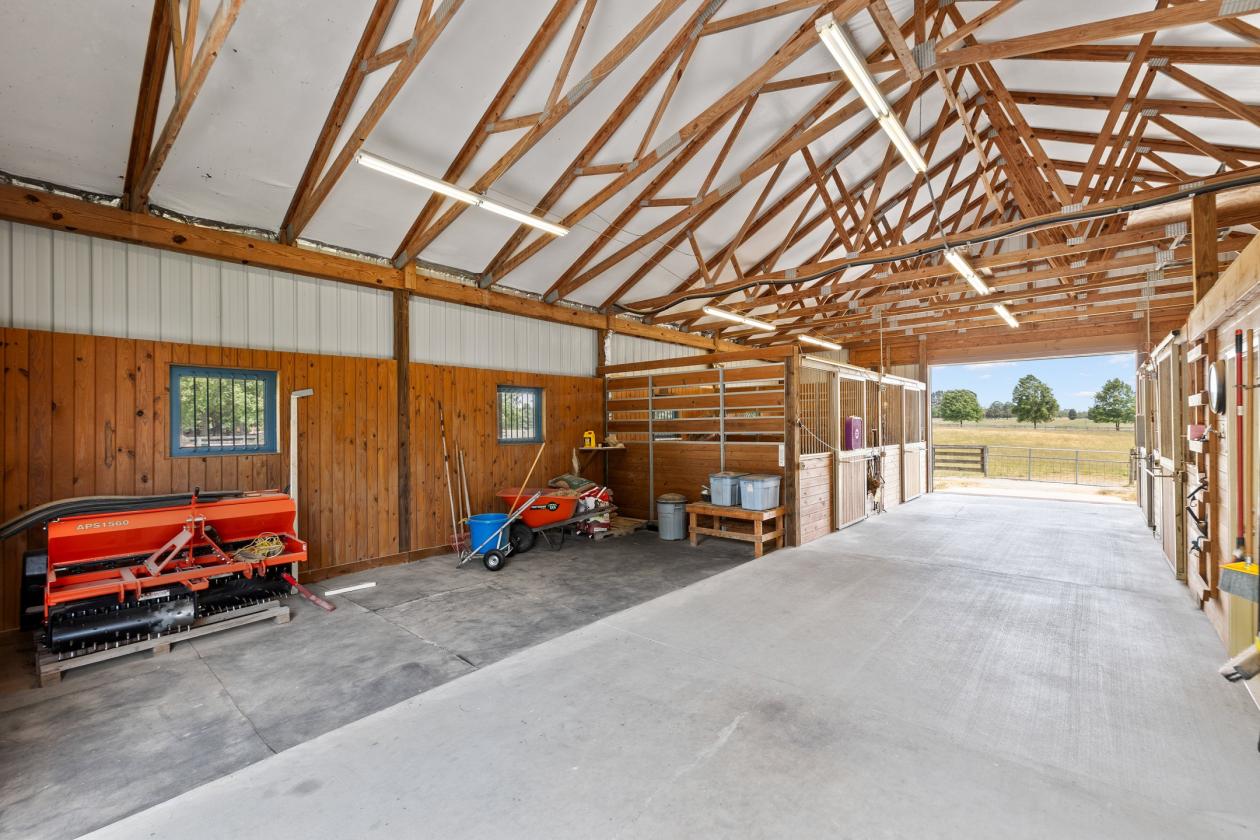 Gated 31.5-Acre Luxury Equestrian Estate With Pond - photo 26