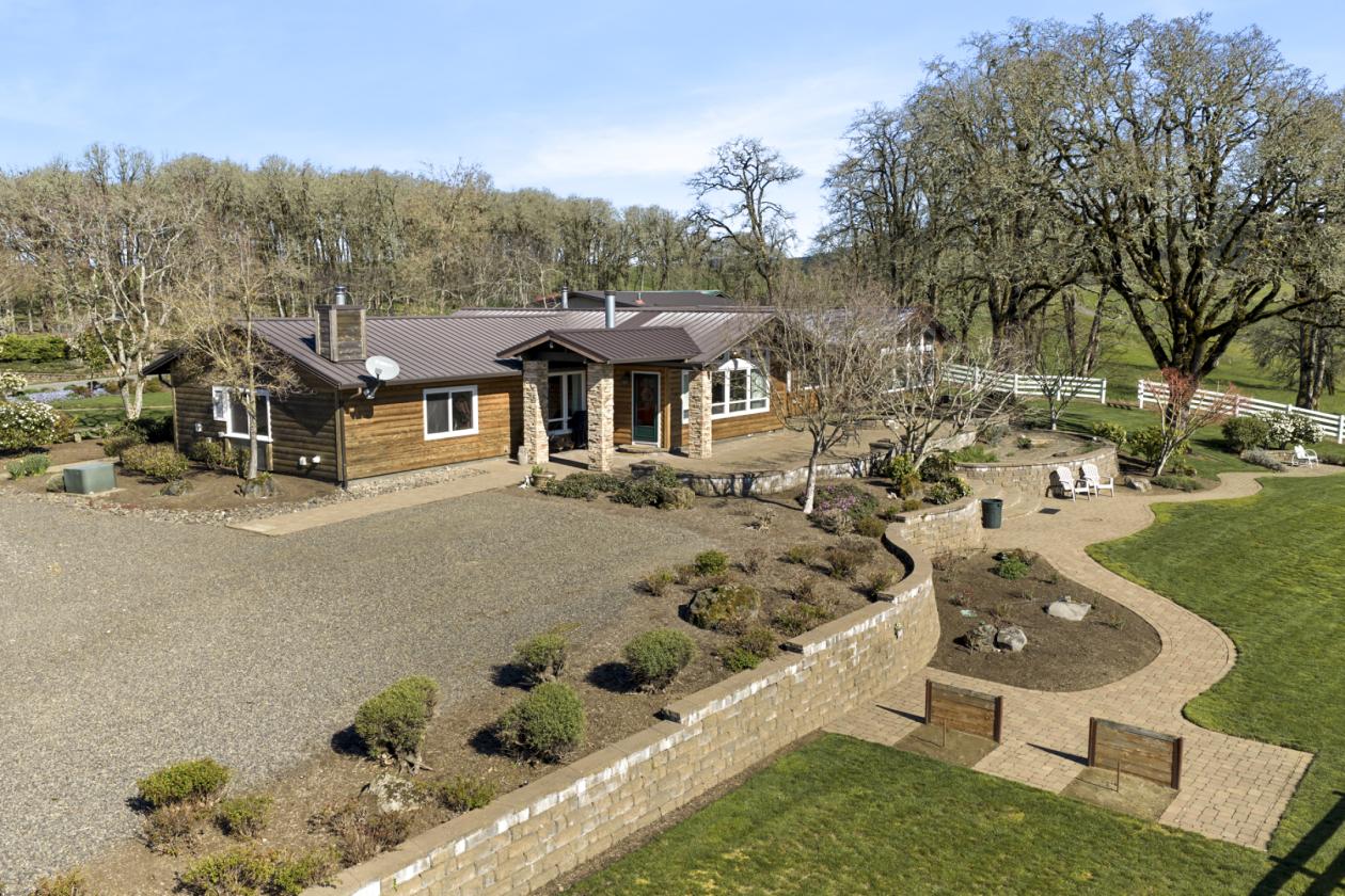 Turn-Key Equestrian Property with Trainer Quarters - photo 5