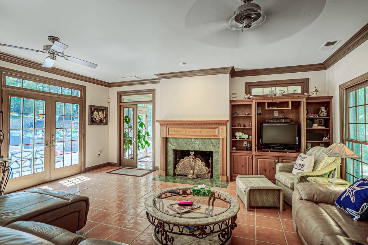 Horse property with several homes - photo 11