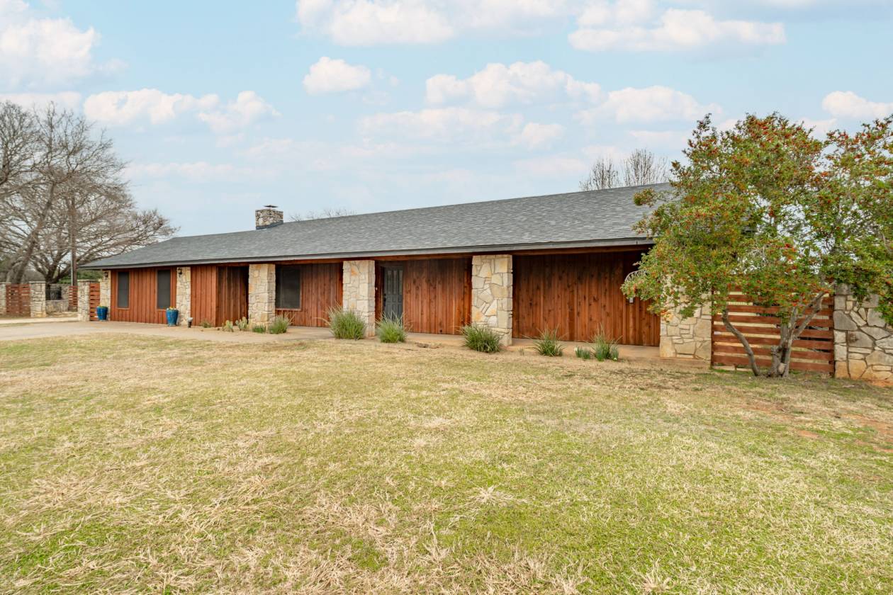 Horse Property for sale.