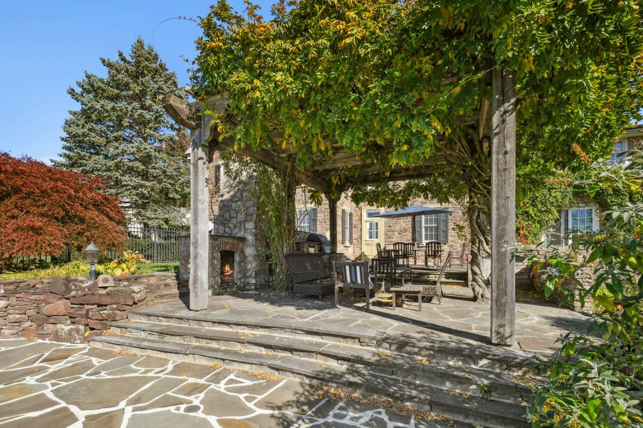 Expansive 58-Acre Property with Stable & Arena - photo 4