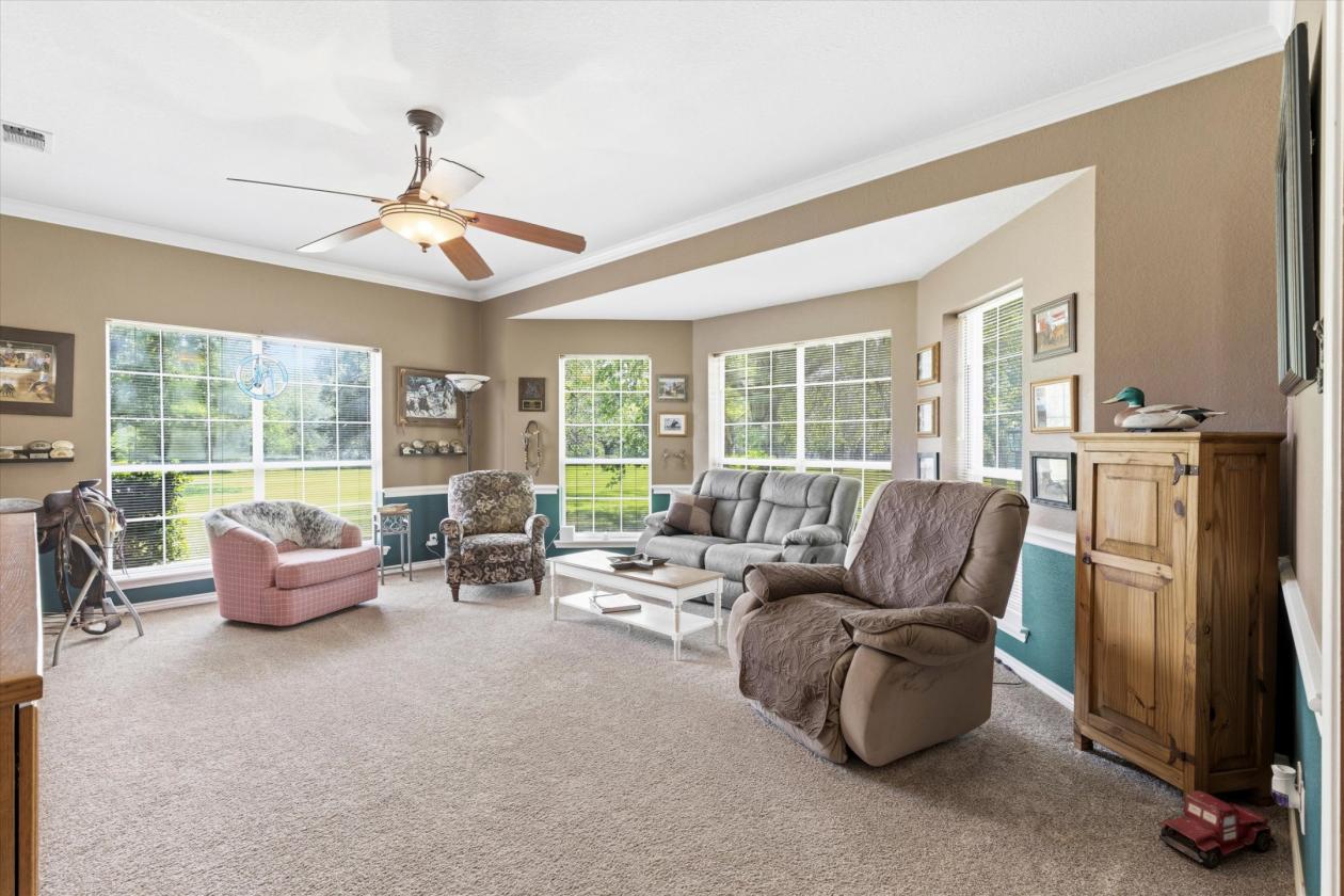 Luxury equestrian estate with a covered arena - photo 13