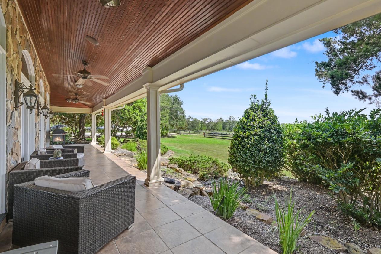 Private Equestrian Estate with guest house - photo 6