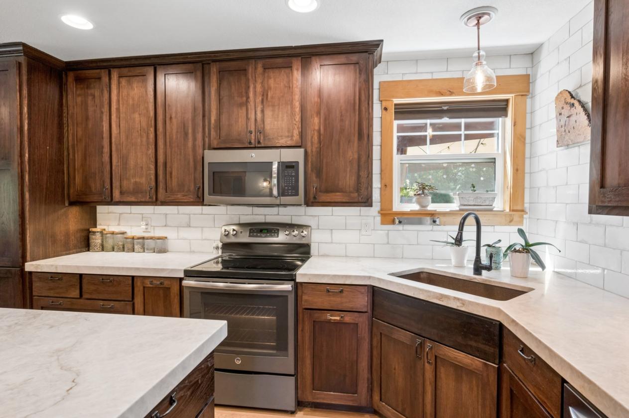 Boutique Equestrian Estate — Turnkey Move-In Ready - photo 4
