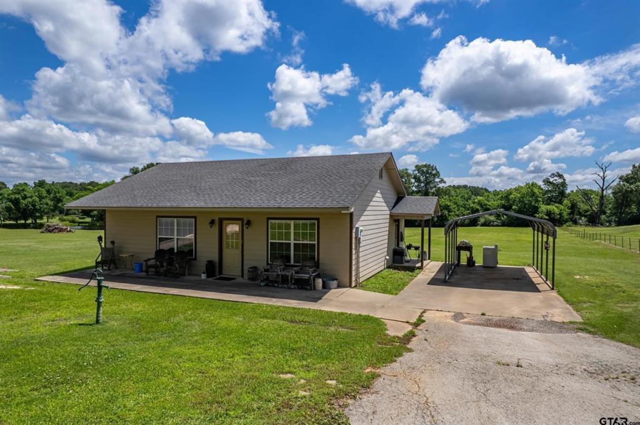 Peaceful country living on 9.6 acres - photo 2
