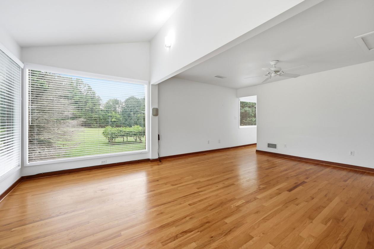 Grand Modern Farmhouse & Barn on almost 30 acres - photo 20