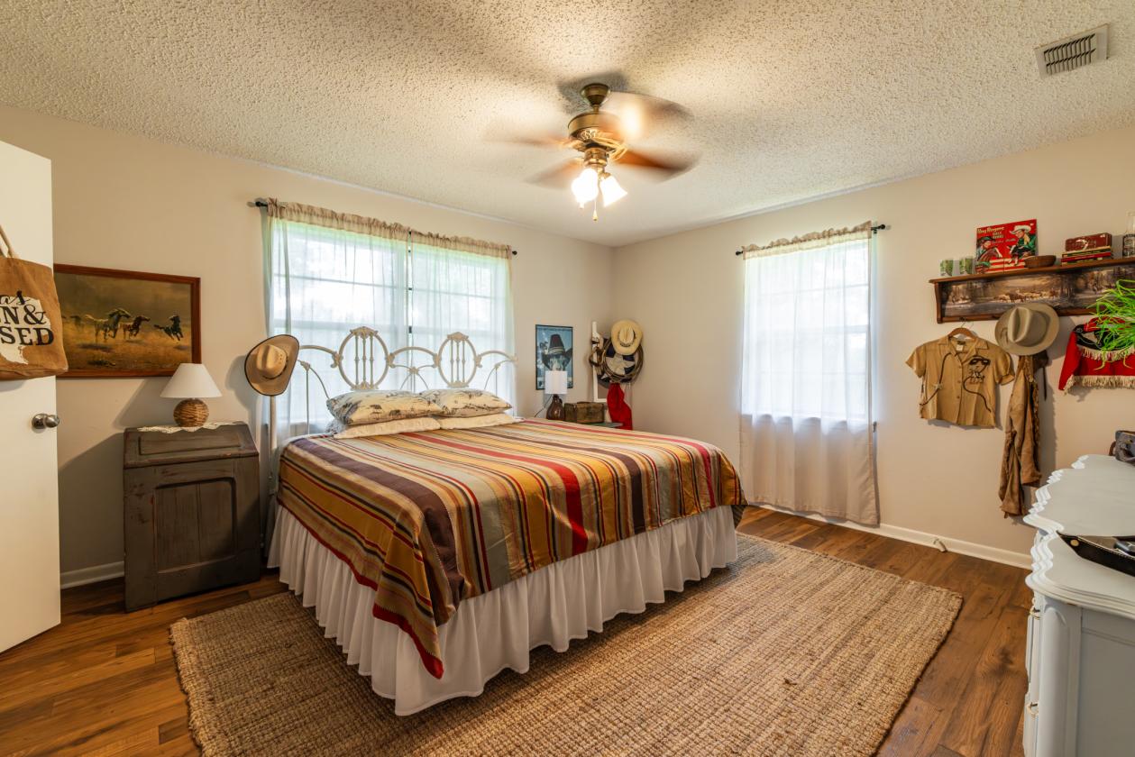 Exceptional 52-Acre Working Cattle Ranch - photo 25