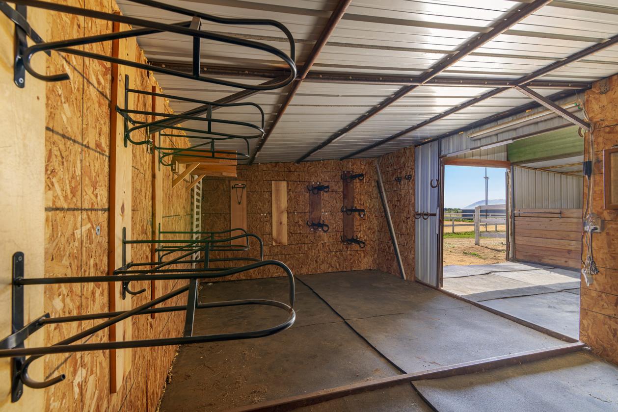 Well-situated Equine property with Frontrange view - photo 13