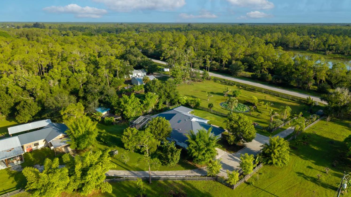 Rural LARGE pool home with inlaw suite and Acreage - photo 28