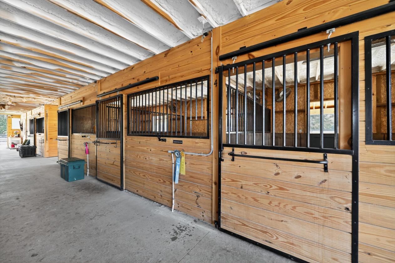 8 Stall Equestrian Farm & Training Facility - photo 24