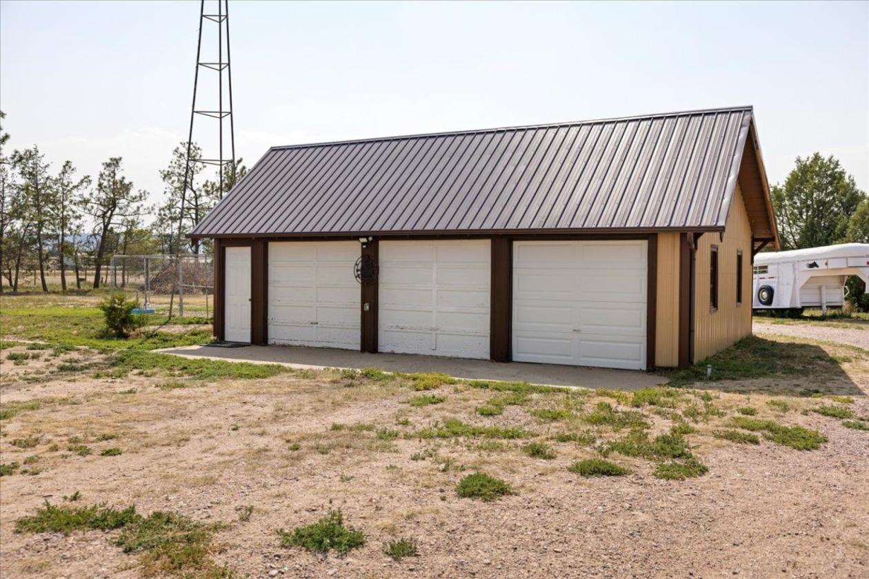 Meticulously-Maintained Horse Property - photo 23