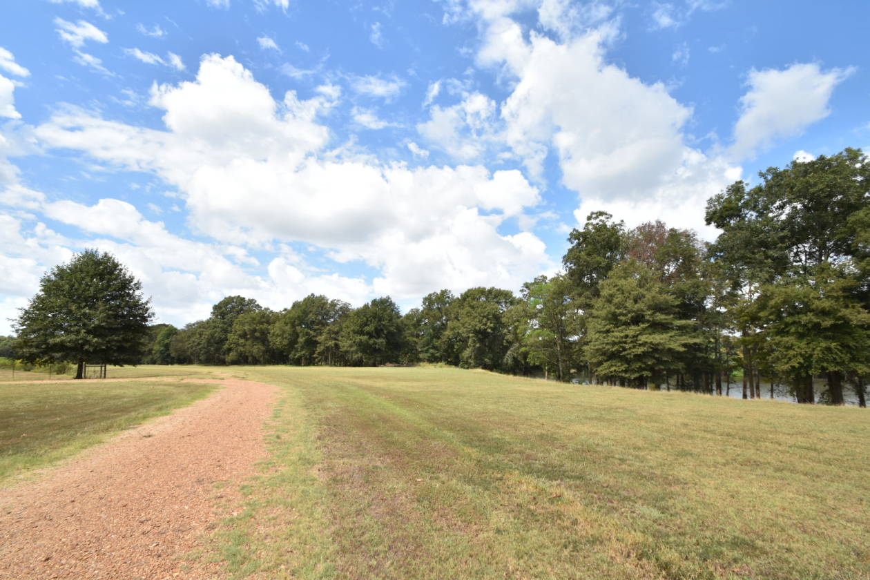 Luxury Equestrian Estate on beautiful Wolf Lake in MS Yazoo City