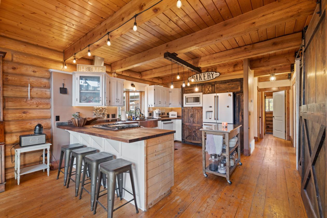 Self-Sufficient Luxury 10-Acre Turnkey Homestead - photo 16