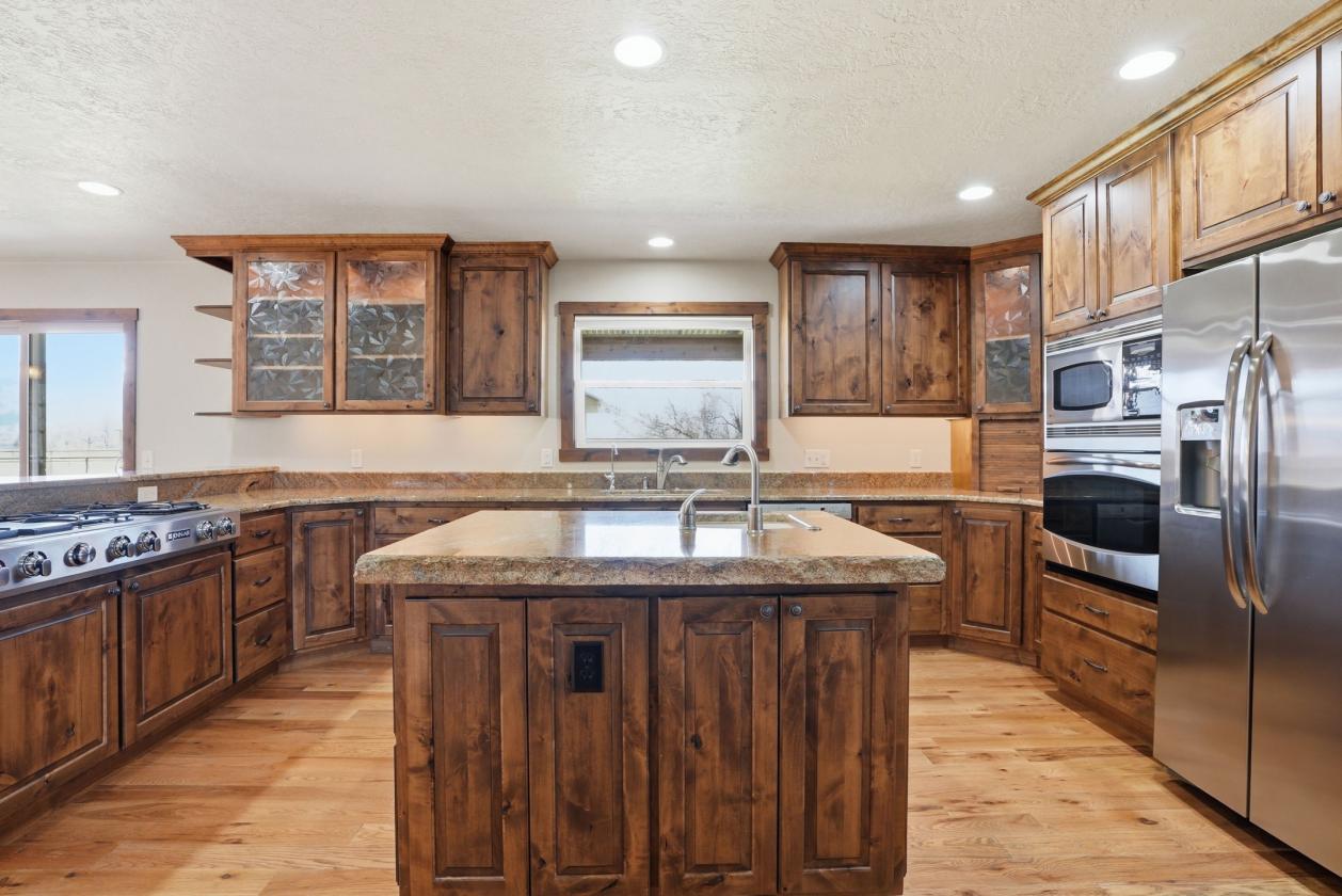 Custom Home with Endless Mountain Views - photo 8