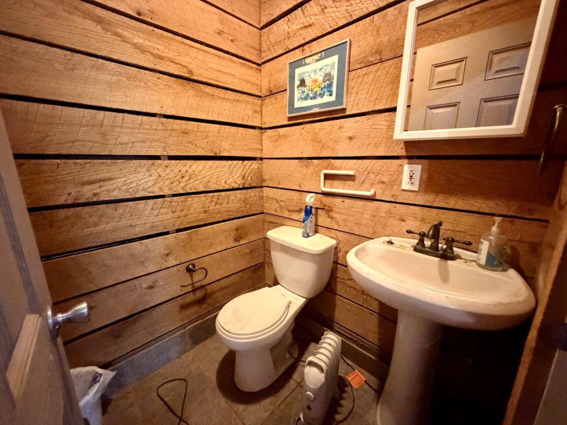 Custom Home On 271.28 Acres - photo 18