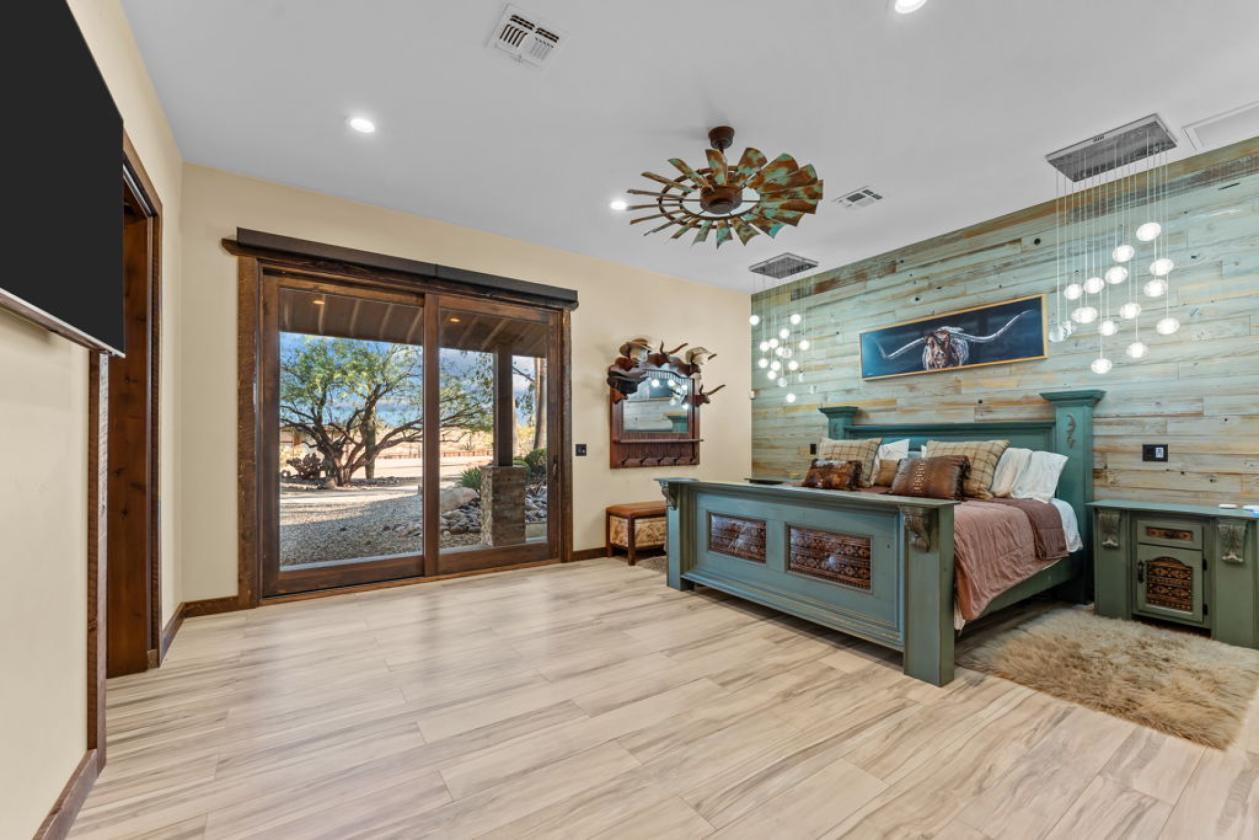 Premier Equestrian Estate Backing State Land - photo 8