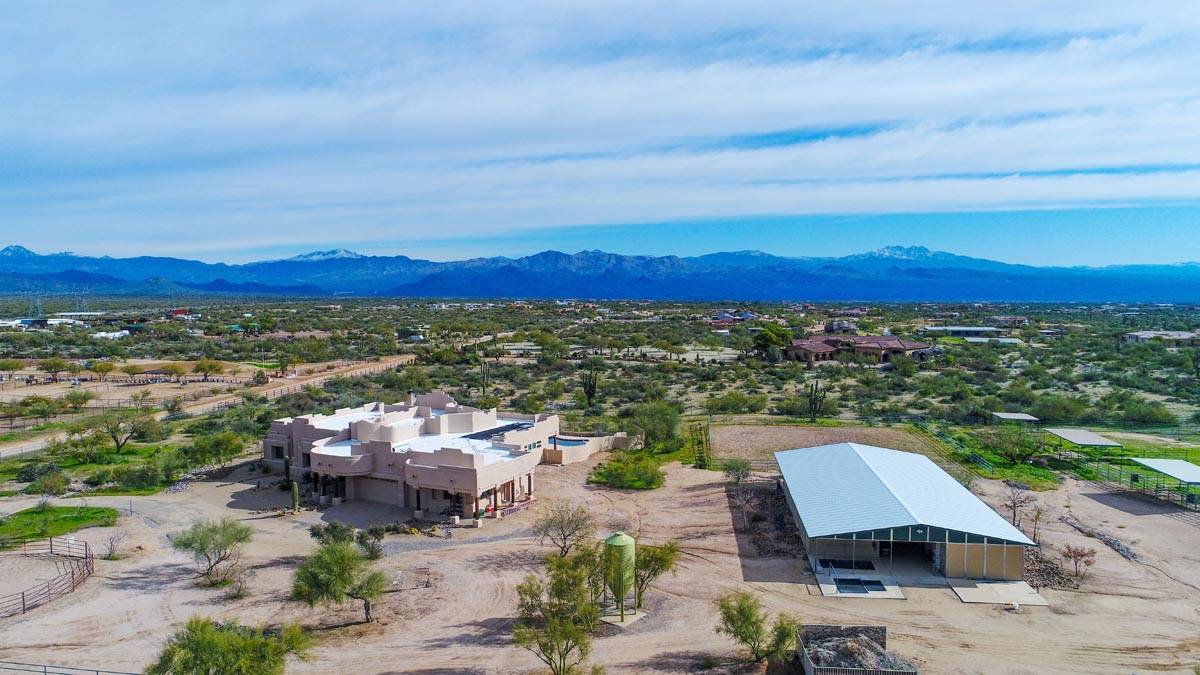 Scottsdale / Rio Verde Foothills / 5 Acre Equine Estate Scottsdale, Maricopa County, Arizona