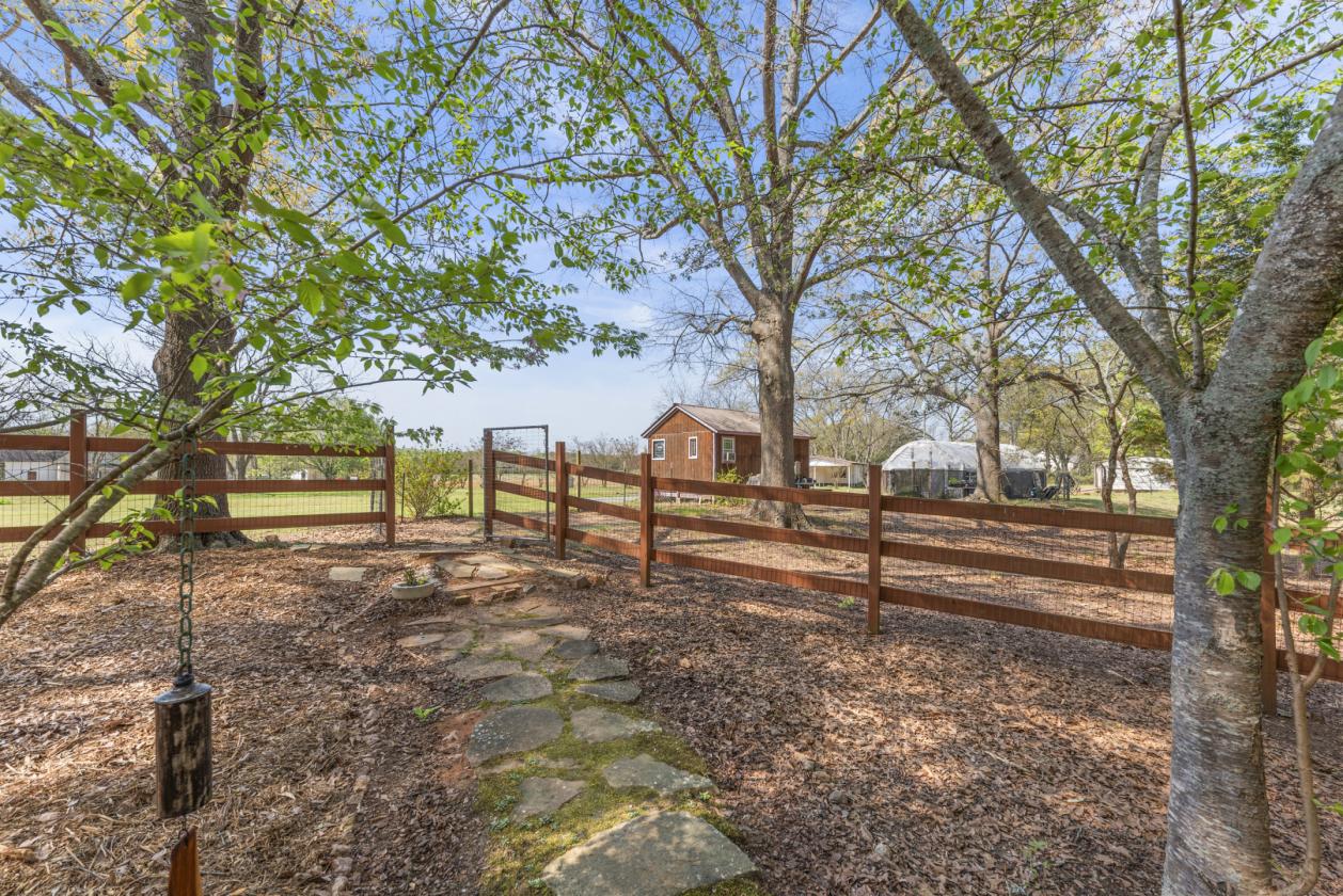 HORSE OR HOBBY FARM - FARMSTAND - GREENHOUSE - photo 13