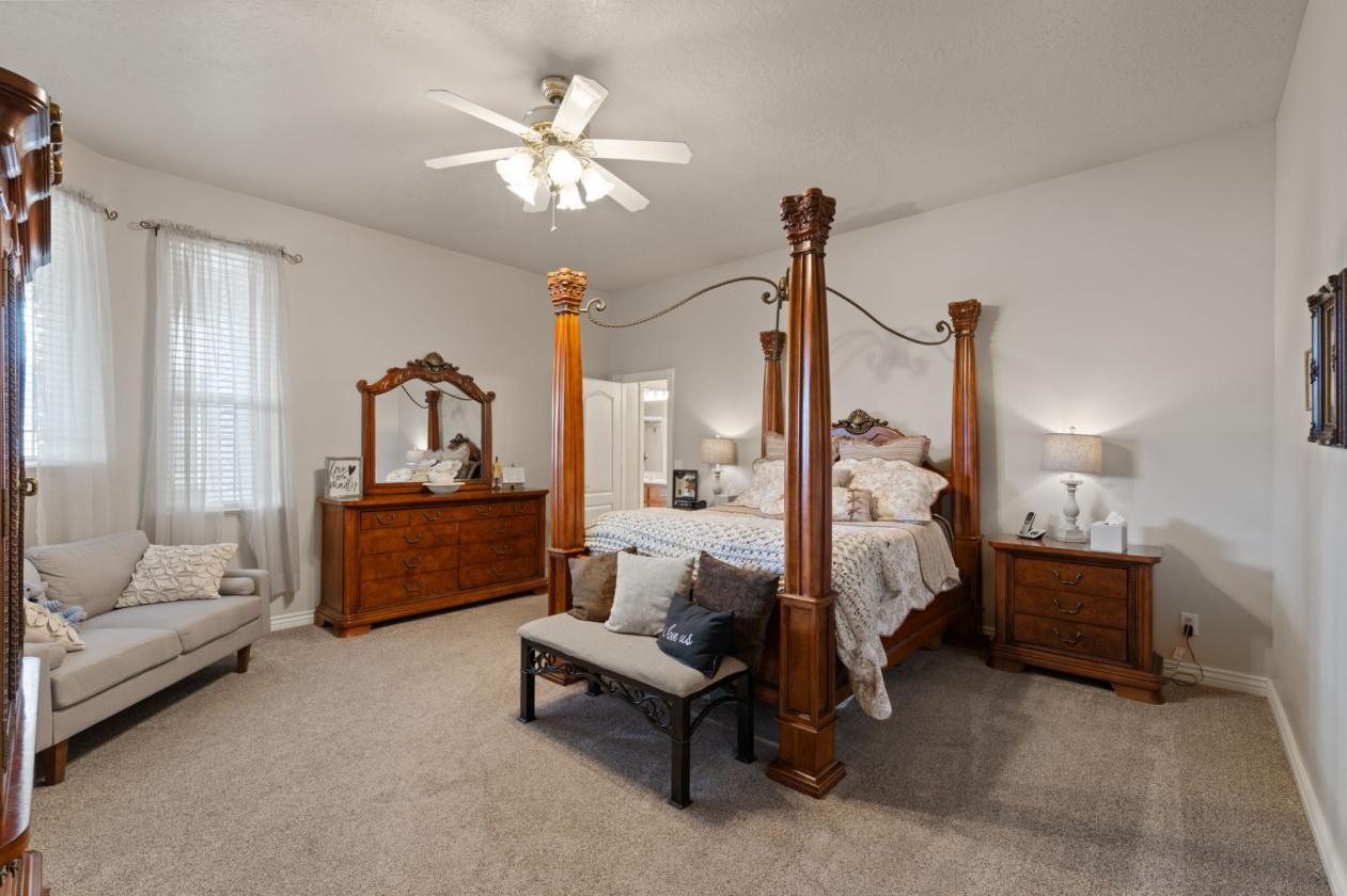 A Rare Blend of Luxury, Land & Lifestyle - photo 13