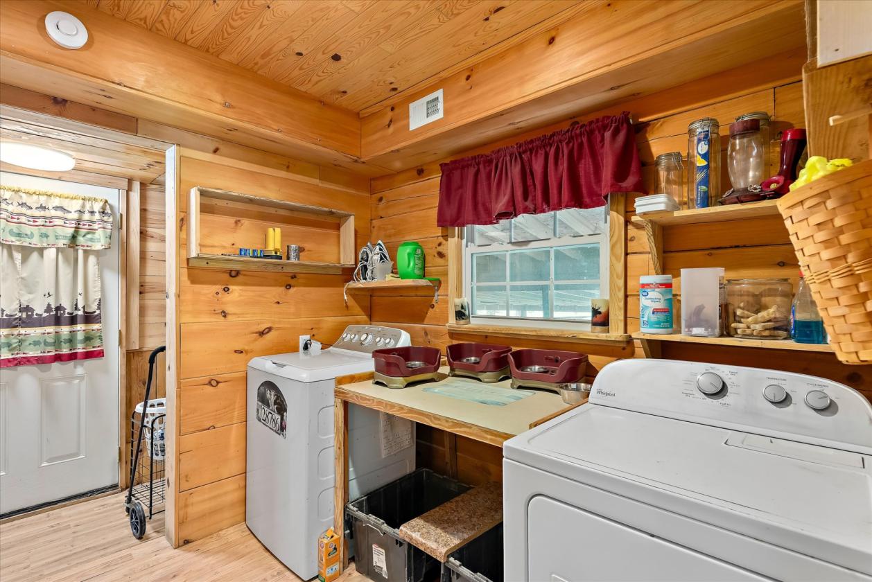 Custom Log Cabin on 9 Acres with 2 Horse Stalls - photo 16