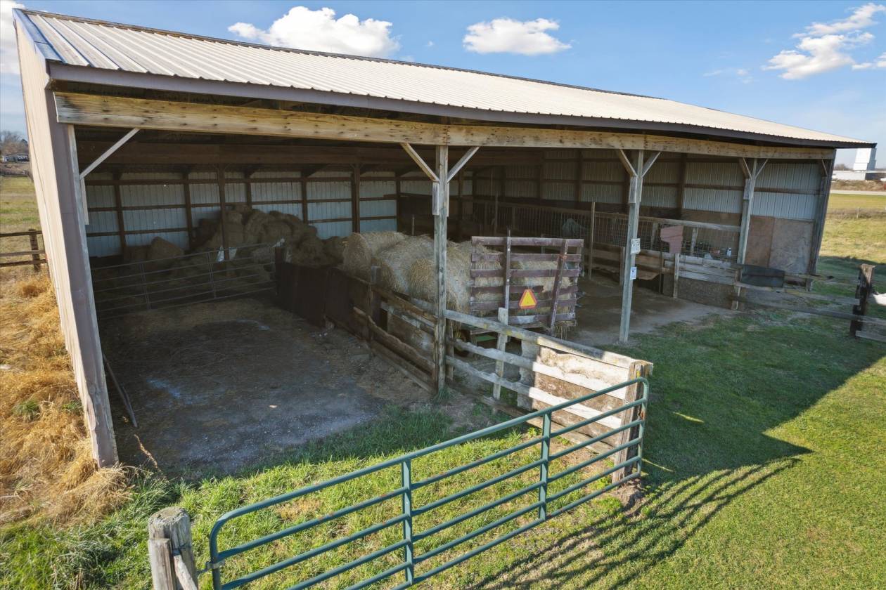 60 Acre Horse Farm with 1/2 Mile Track & 35 Stalls - photo 18