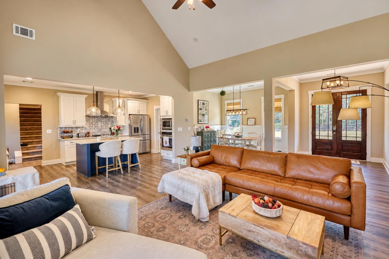 Modern ranch home on 5ac, 3 stall barn - photo 15