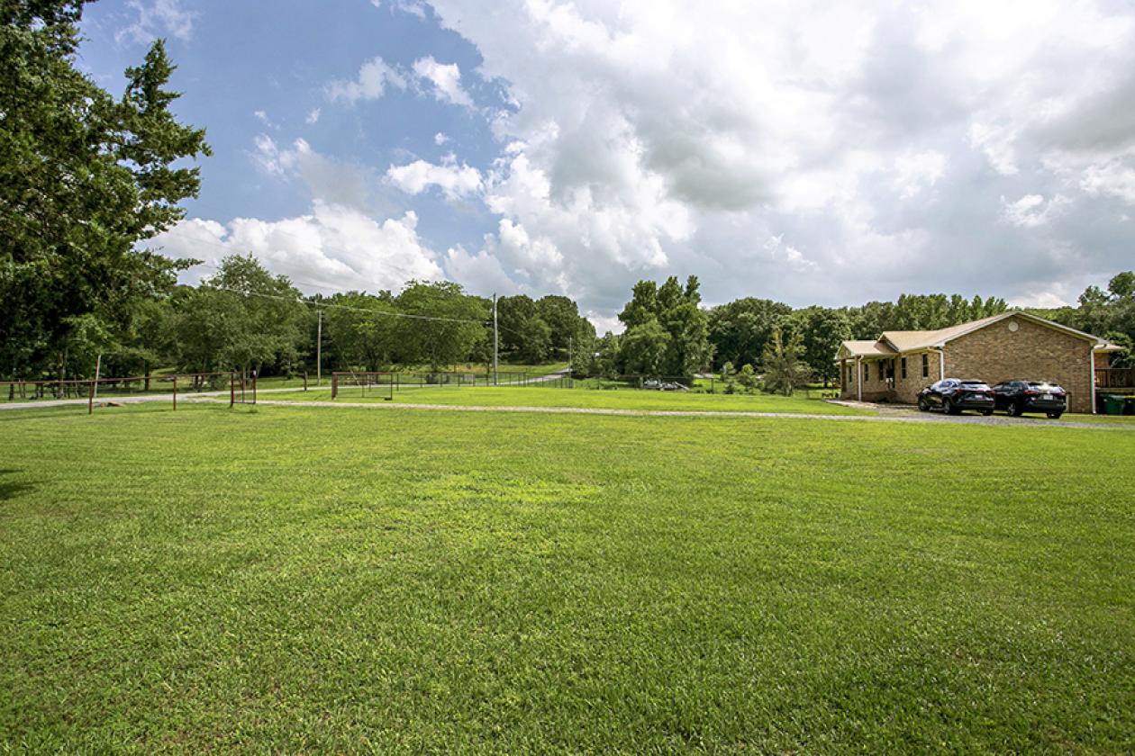 Turnkey Horse Farm on 5 acres with barn - photo 24