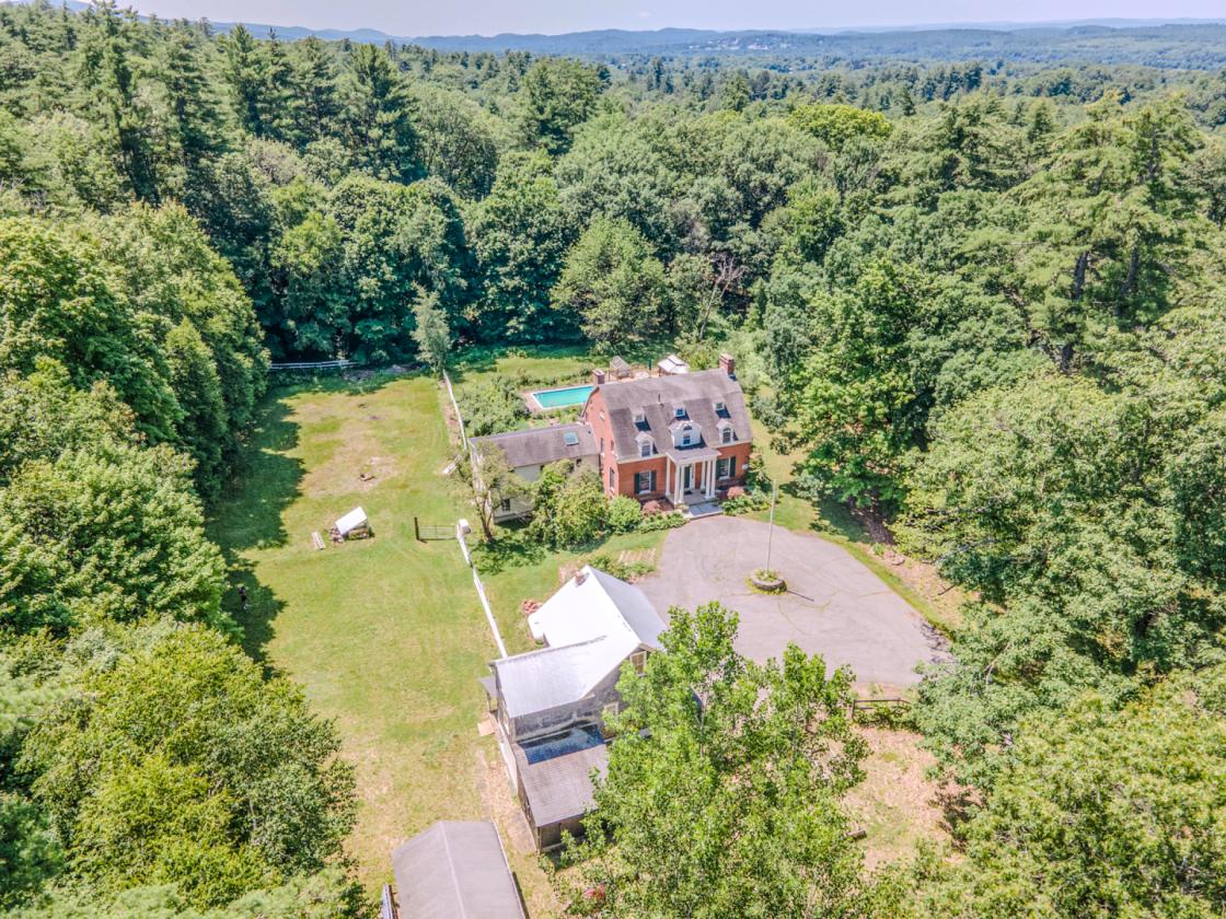 Own a piece of History - Classic Brick Colonial - photo 4