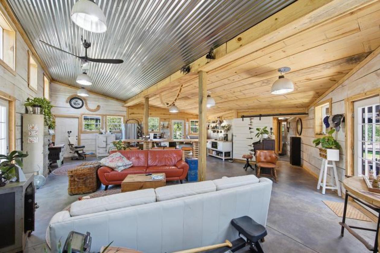 Unique Equestrian Property 9.48 Acres Near Trails - photo 4