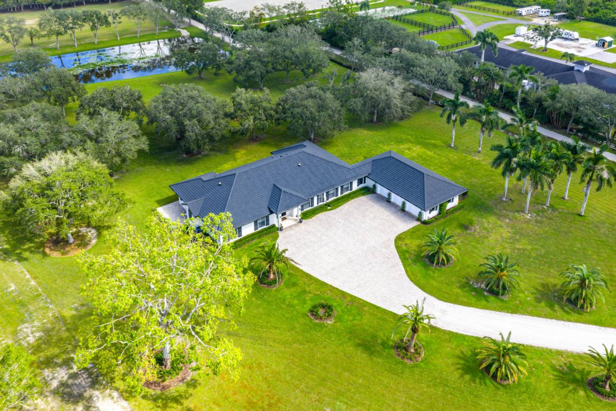 Horse Property for sale.