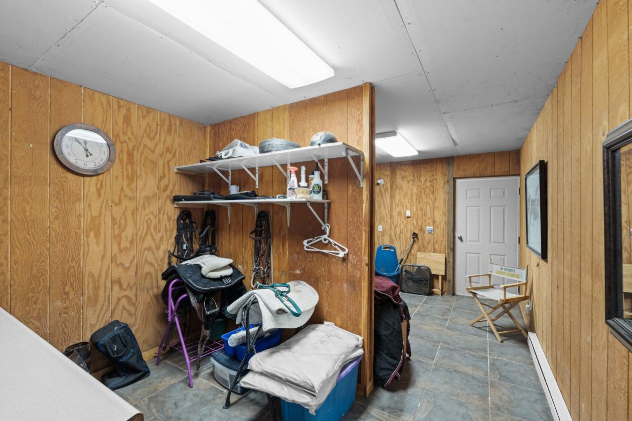Private Equestrian Retreat, Indoor & Outdoor Arena - photo 8