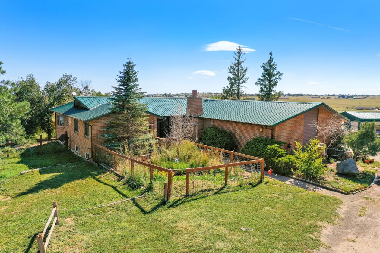 Boarding Facility - 40 stalls - 80 AC - 2 Homes - photo 17