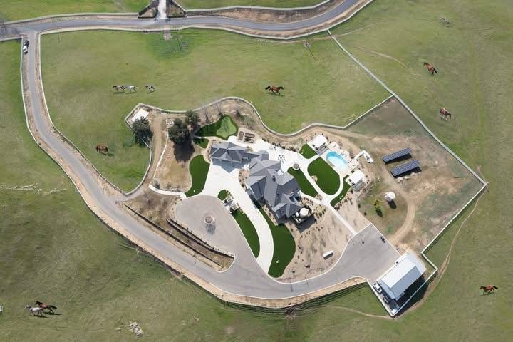 Horse Property for sale.