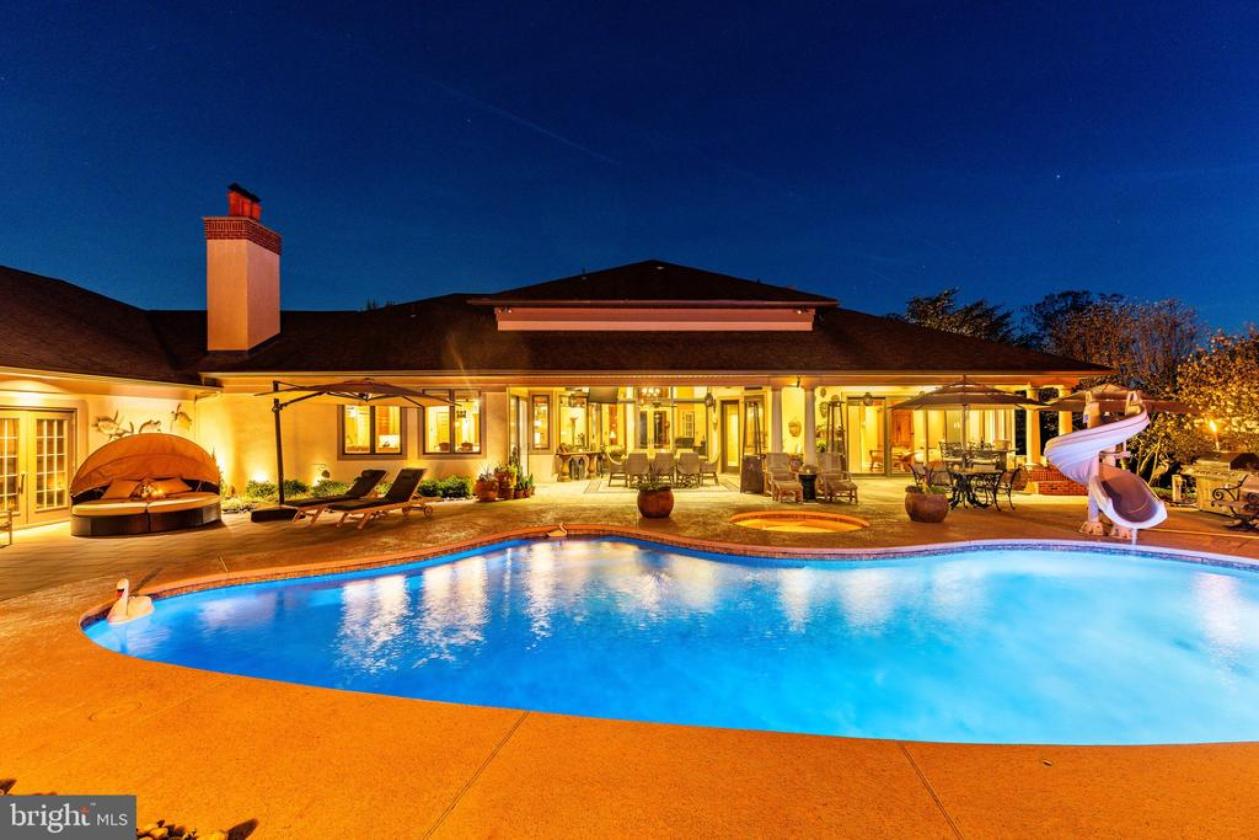 Luxury Equestrian Estate with 4-Stall Barn & Arena - photo 29