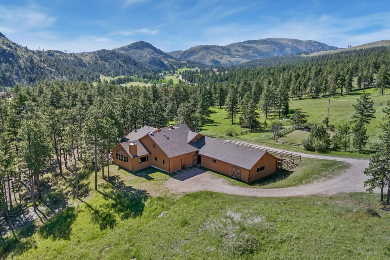 Stunning Mountain Equestrian Legacy Property - photo 1