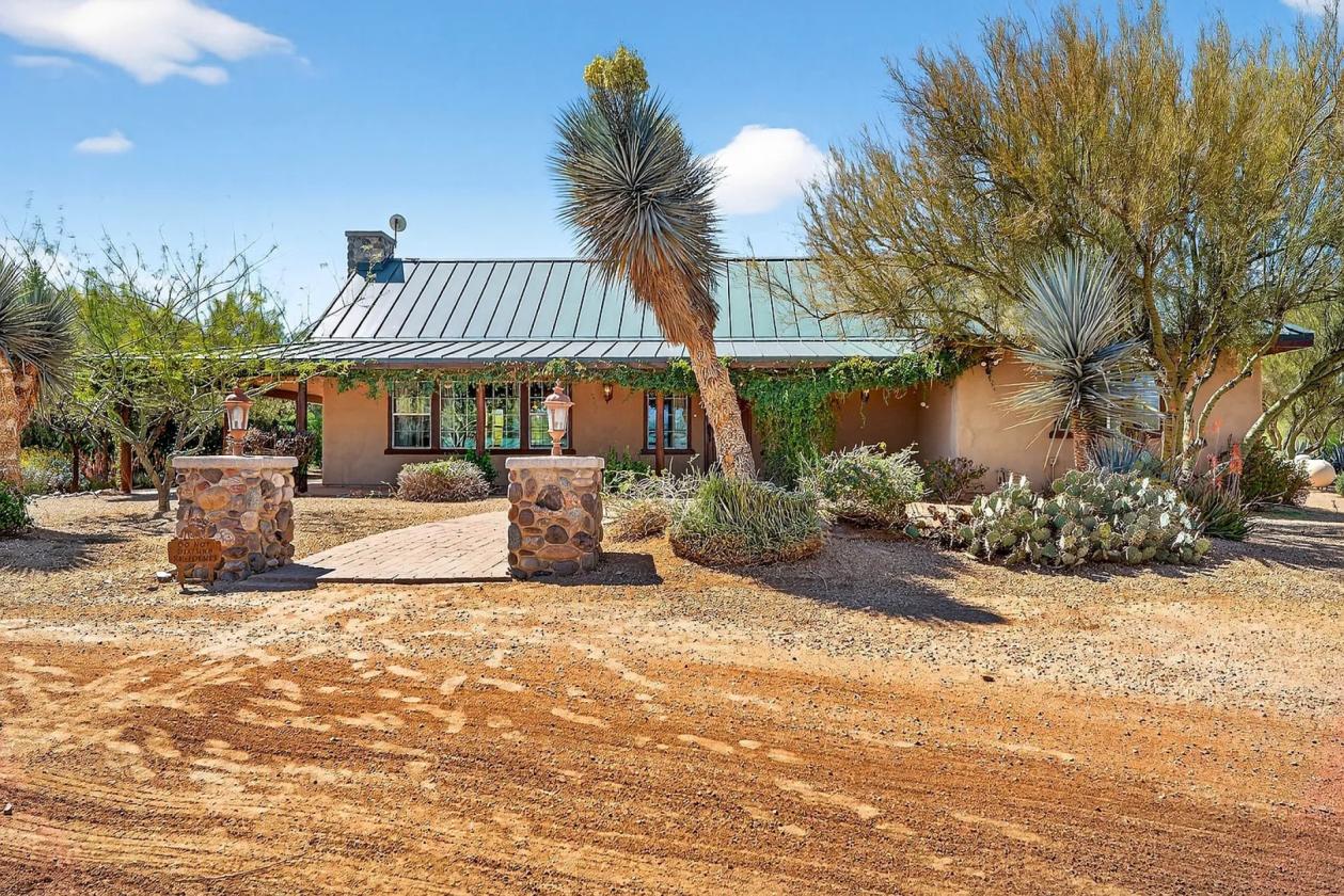 Income producing equestrian ranch on 10 acres - photo 20