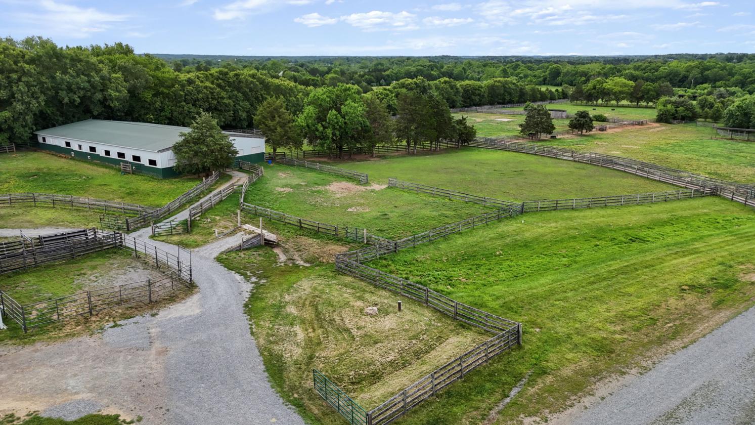 57 Stalls Indoor Arena ~Outdoor Arena ~25 Acres - photo 18