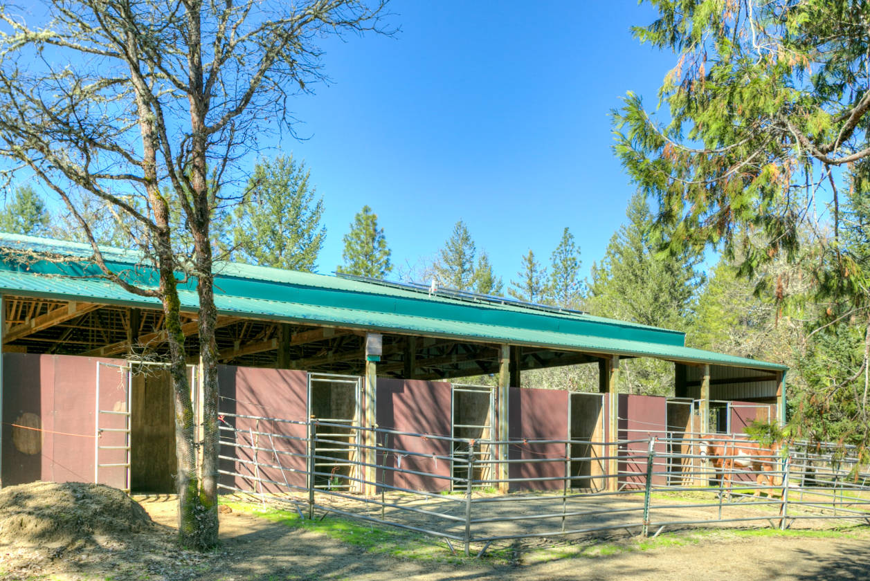 OUtstanding Horse Property Cave Junction, Josephine County, Oregon