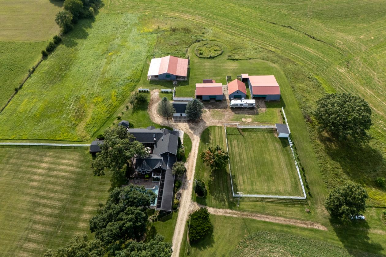 133 acres Stunning Horse Farm - photo 4