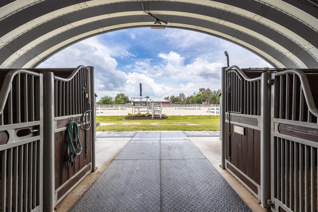 Upgraded equestrian estate on 5 acres - photo 16