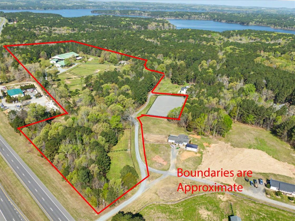 Exceptional Turnkey Equestrian Farm - photo 29